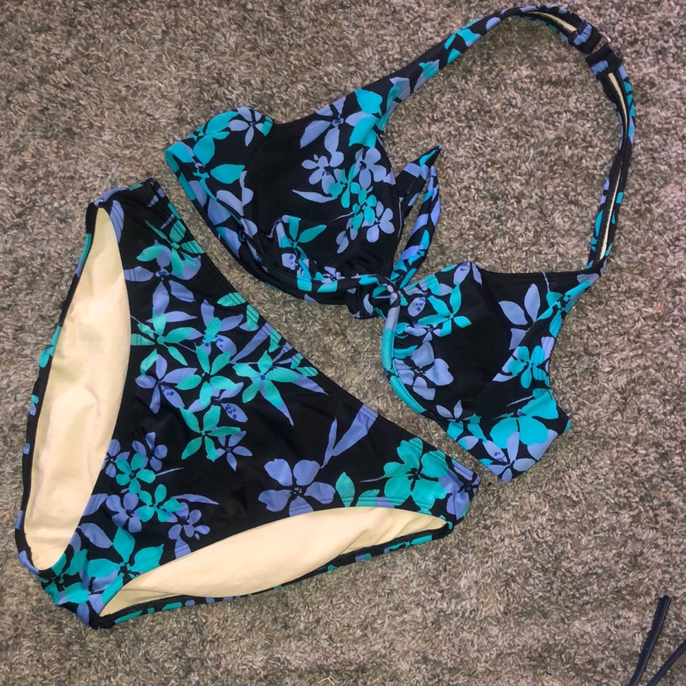 Victoria’s Secret bathing suit size large